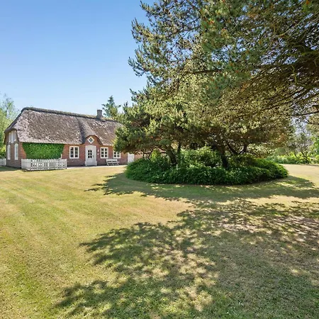 Semesterbostad Pet Friendly In Romo With Kitchen Kongsmark