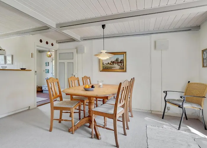 Pet Friendly In With Kitchen Romo