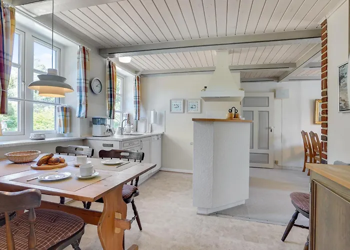 Pet Friendly In With Kitchen Romo