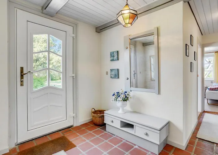 Pet Friendly In With Kitchen