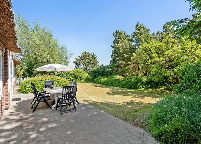 Pet Friendly In With Kitchen Romo