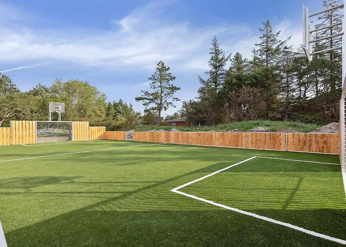 Pet Friendly In With Kitchen *